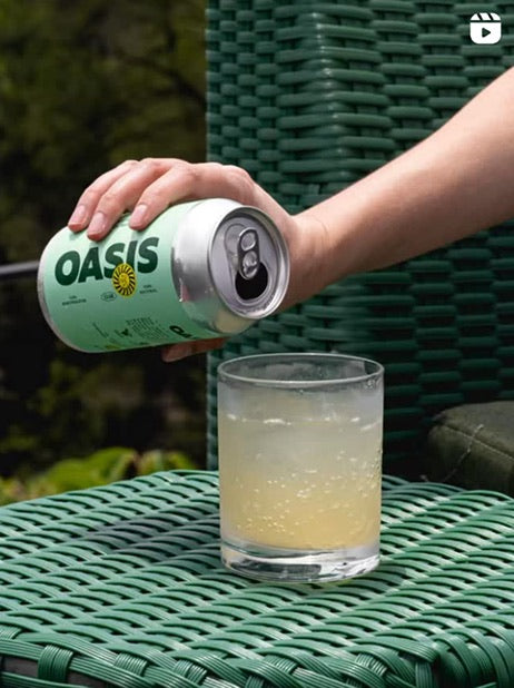 Oasis servido en un vaso con hielo